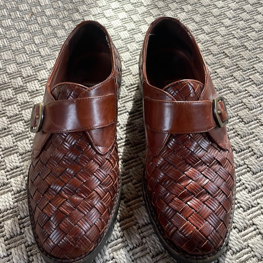 Like new Cole Haan women’s Oxford shoes. Mahogany color.